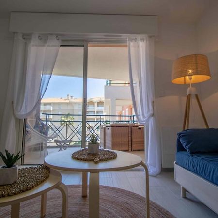 Bright Apt Of 32 M Renovated Near Town Frejus Luaran gambar