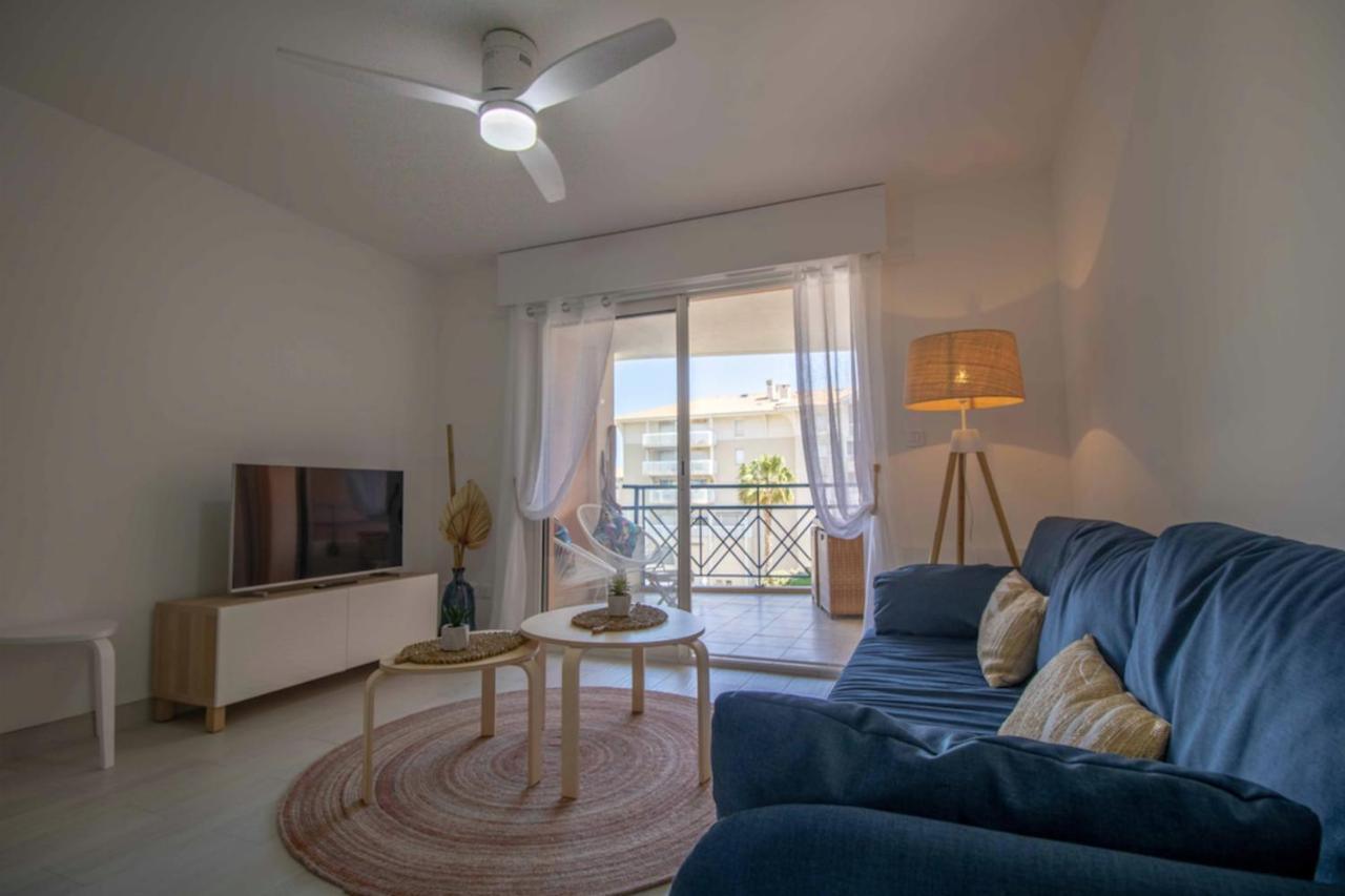 Bright Apt Of 32 M Renovated Near Town Frejus Luaran gambar