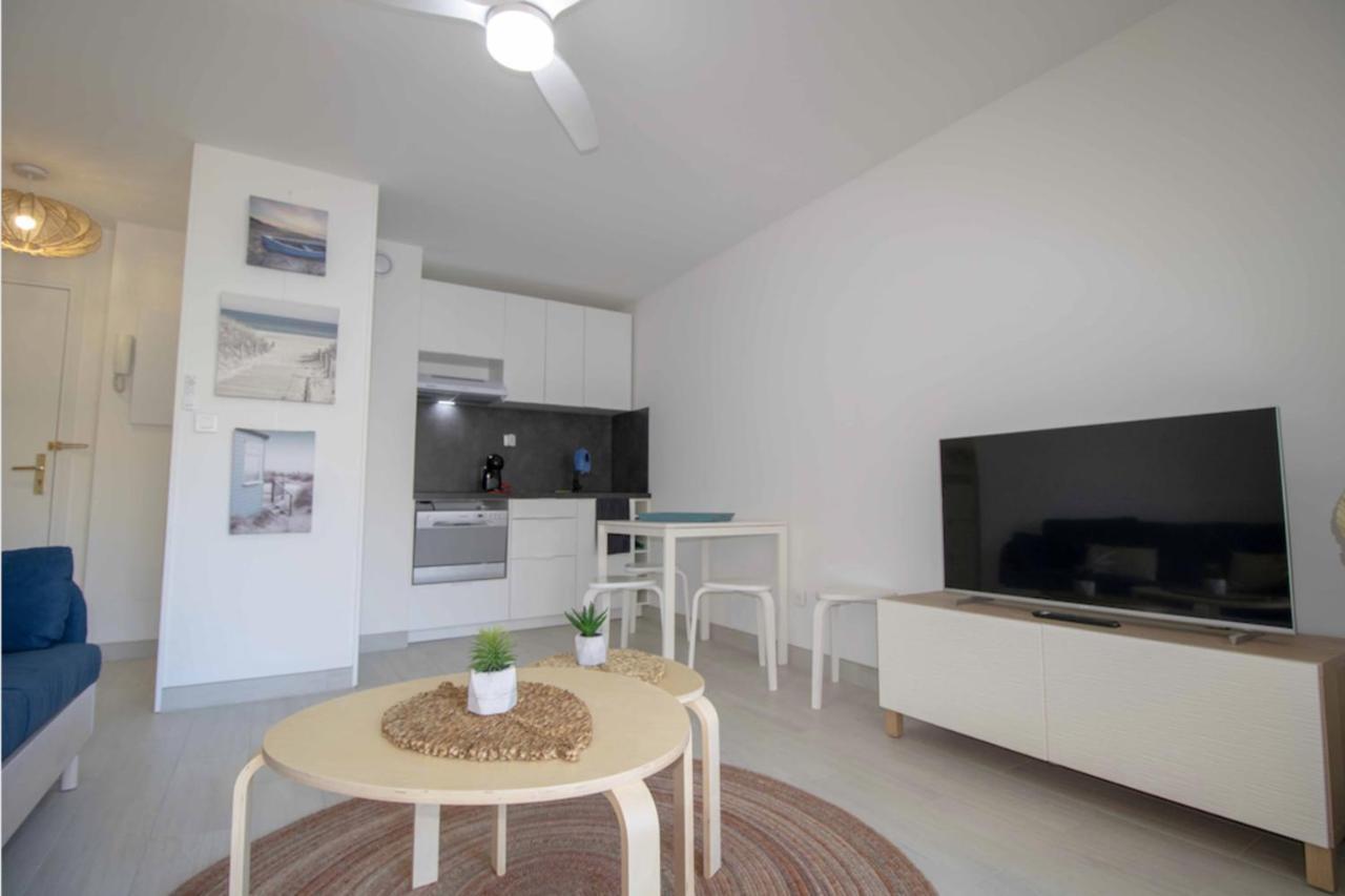 Bright Apt Of 32 M Renovated Near Town Frejus Luaran gambar